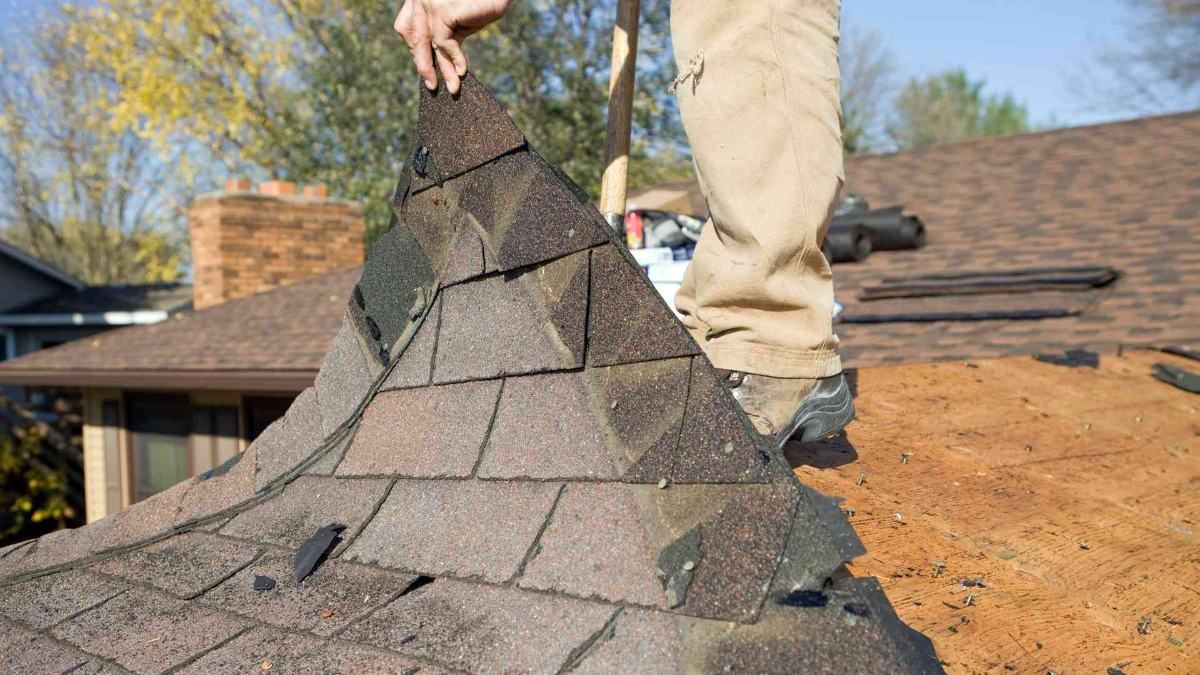 Asphalt Shingle Roof Replacement: Why It’s the Smartest Move for Your Houston Home